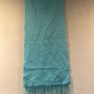 🩵 Tiffany & Co. cashmere scarf